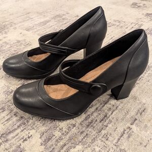 Clarks Black Mary Jane Heels
